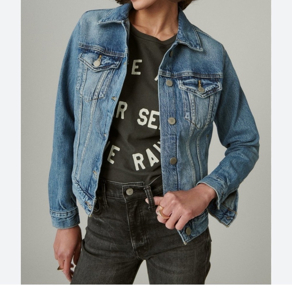 Lucky Brand tomboy trucker denim jacket. Darker wash size XS